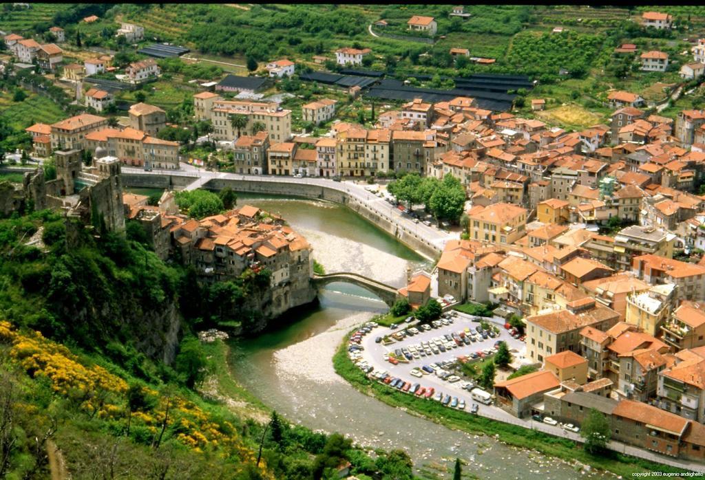 B&B Il Libro Verde Dolceacqua Exterior foto